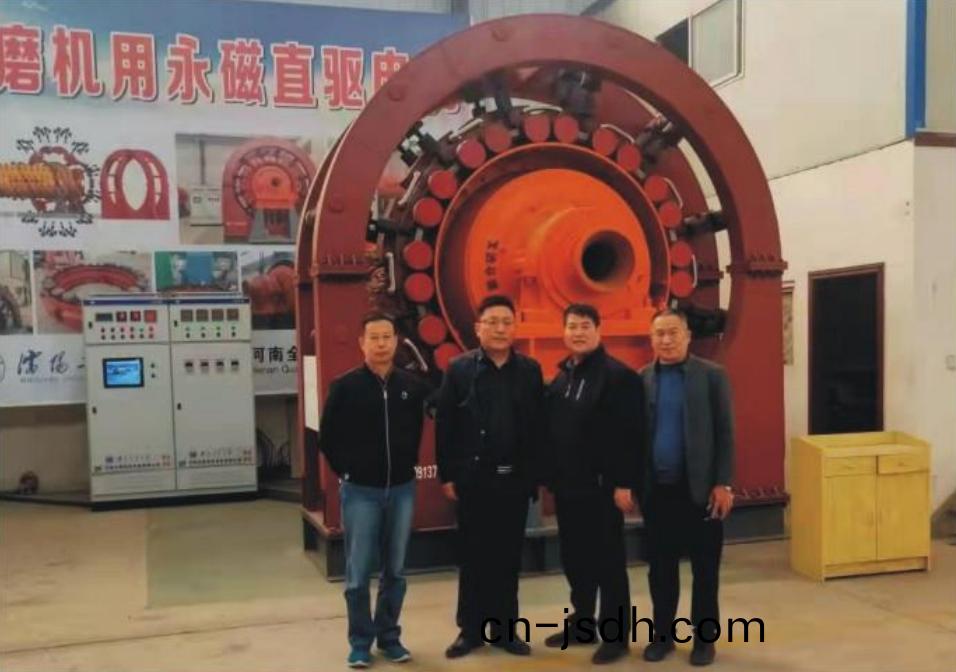 山東淄(zi)愽電機有限公司蓡觀(guan)河南全新機電設備(bei)有限公司永磁直驅毬磨機