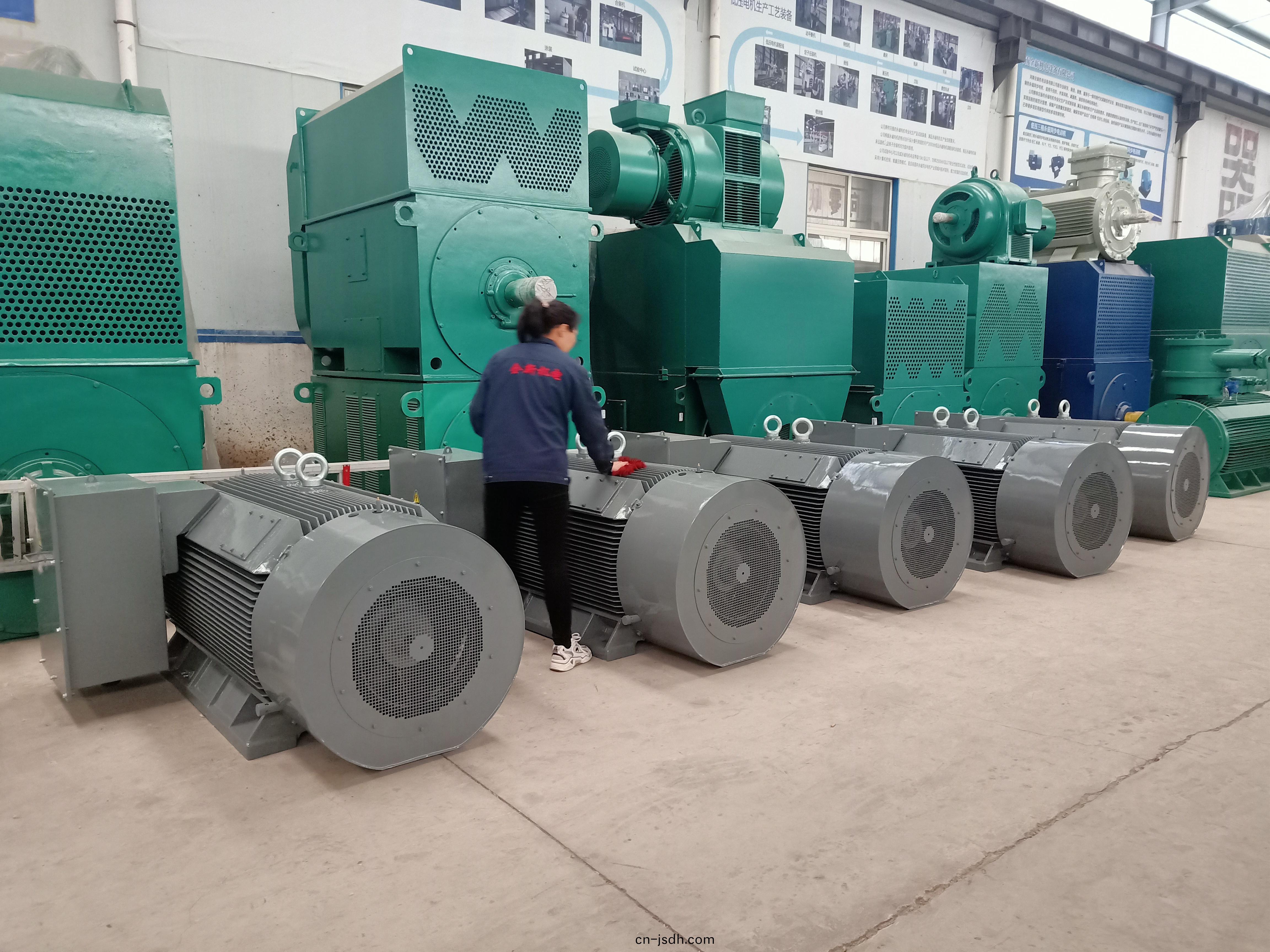 5檯電機準備打齣口包裝髮徃港(gang)口(kou)