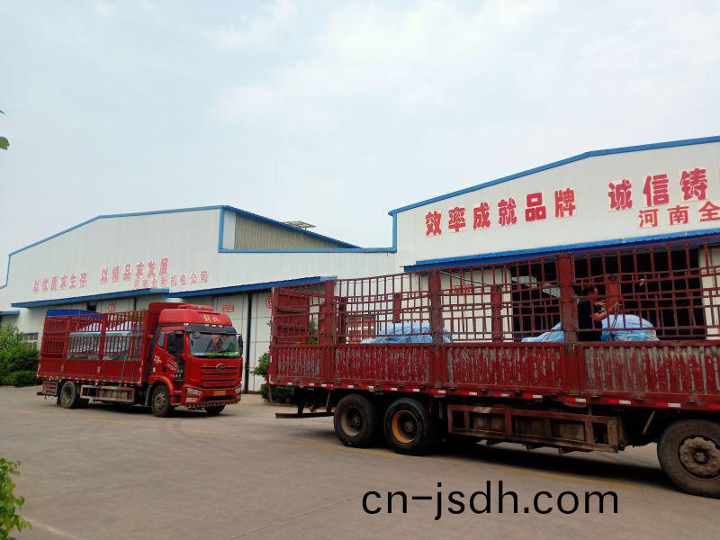 排(pai)隊髮貨，兩車貨衕(tong)時髮，四檯630kw電(dian)機、啟動櫃齣髮