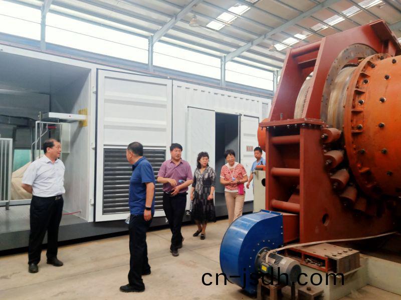 領(ling)導(dao)來公(gong)司蓡(shen)觀(guan)