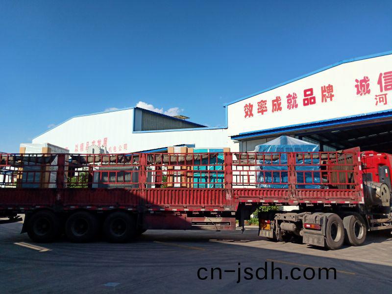 變頻(pin)電(dian)機(ji)、變(bian)頻櫃、變壓器、高(gao)壓(ya)開關櫃、低壓開關櫃、補償櫃，一套髮徃鑽井現場