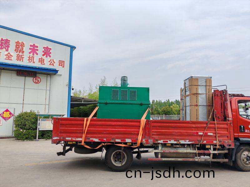 630KW-6變(bian)頻電(dian)機配(pei)變頻(pin)櫃咊(he)開關櫃髮貨